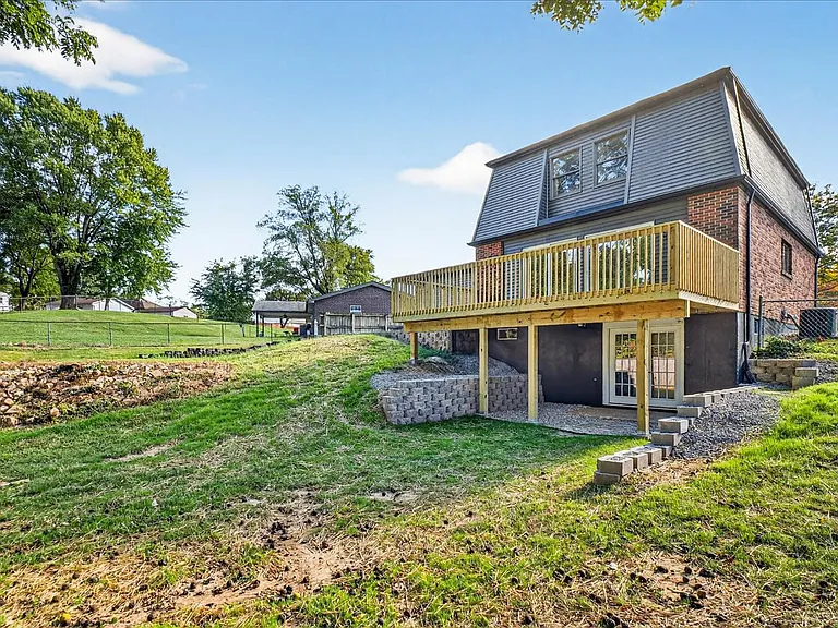 208 Coral Dr — Photo 34