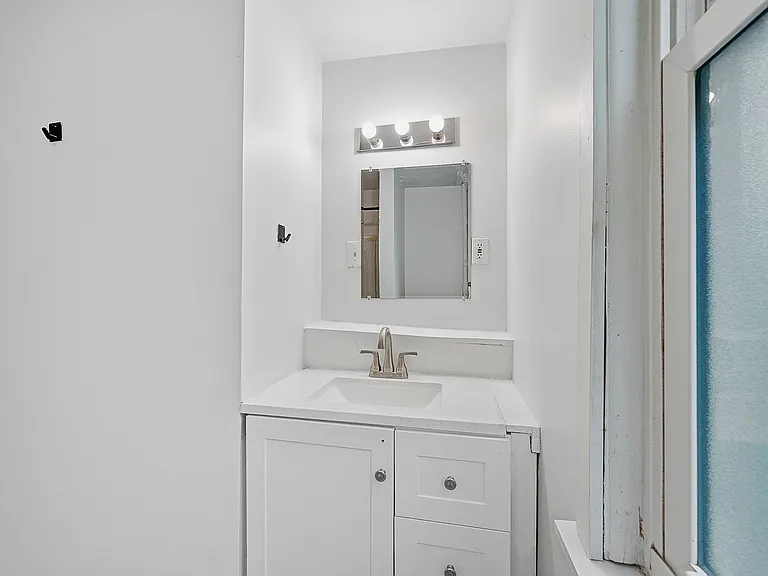 2222 Lawn Ave #6 — Photo 12