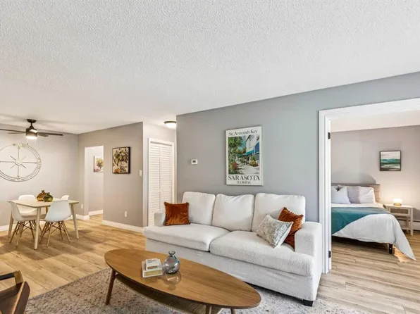 315 W Southampton Dr SW #8302, Calgary, AB T2W 2T6