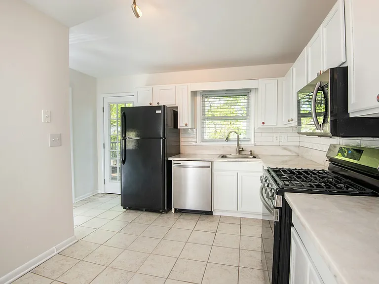 685 Oakmoor Dr #685 — Photo 13
