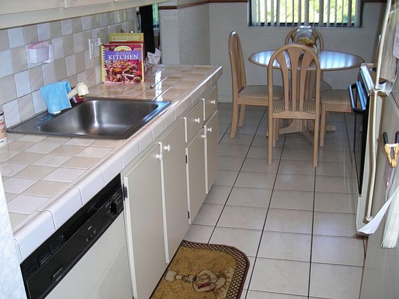 Kitchen w/Tiled Counters
