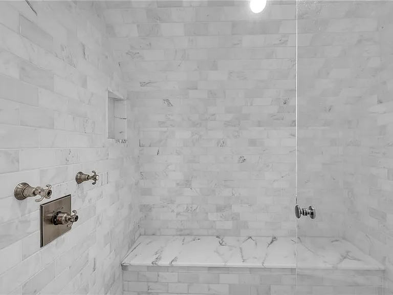 425 Broadland Rd NW — Photo 34