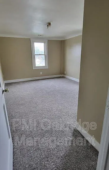 906 1/2 Race Dr — Photo 9