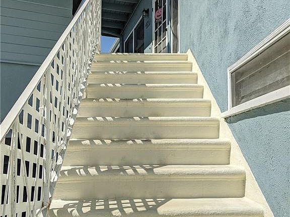 2nd image of 4515 Castle Ln #1/2