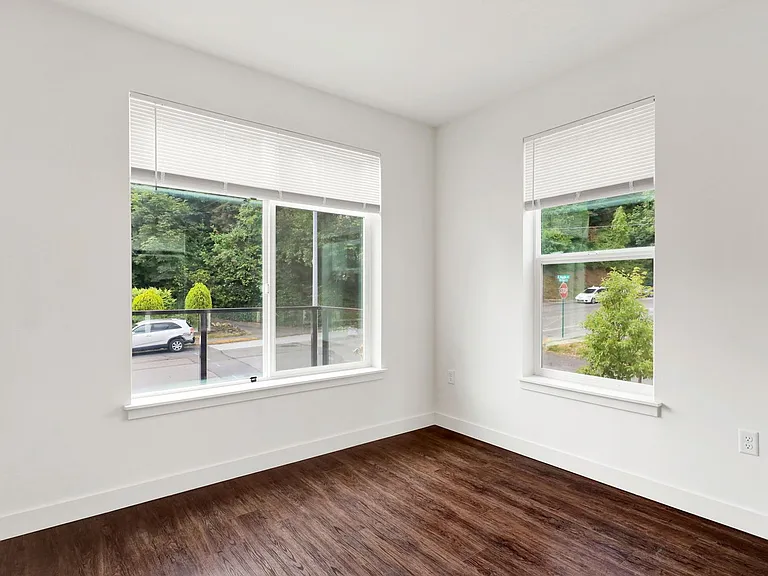 619 E Myrtle St — Photo 22