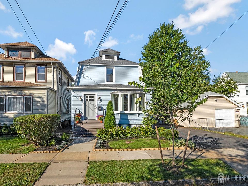 1st image of 208 Walnut St
