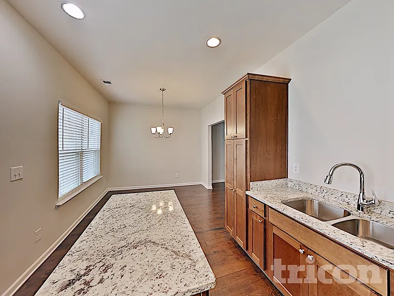 305 Woodfern Ct — Photo 3