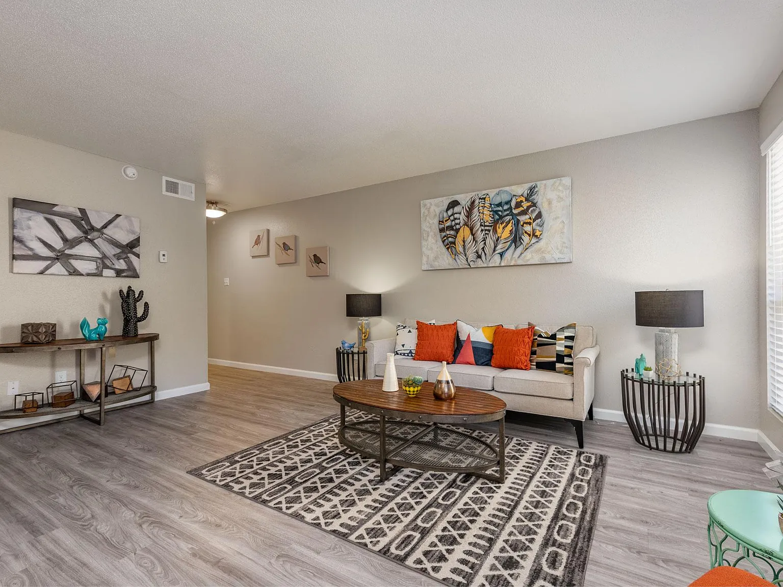 Alvarado — Photo 3
