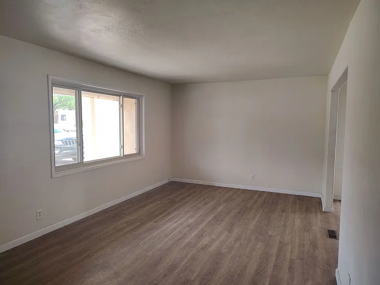5614 Euclid Ave NE — Photo 3