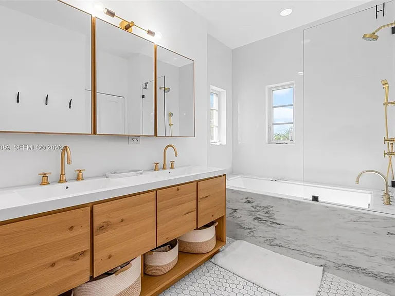 375 Plymouth Rd — Photo 16