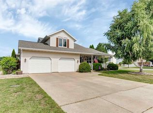 2911 Crab Apple Ln, Green Bay, WI 54311