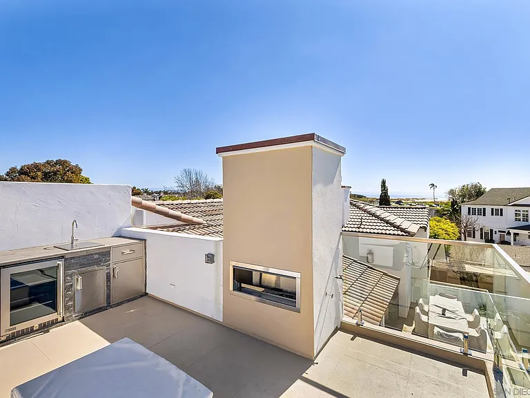 1070 Coronado Ave — Photo 52