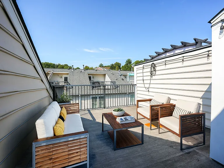 2608 S Kenmore Ct — Photo 20