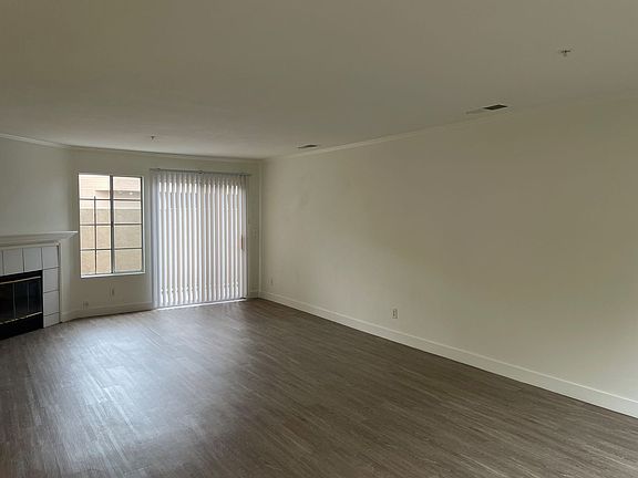 5th image of 5032 Waverider Cir APT B