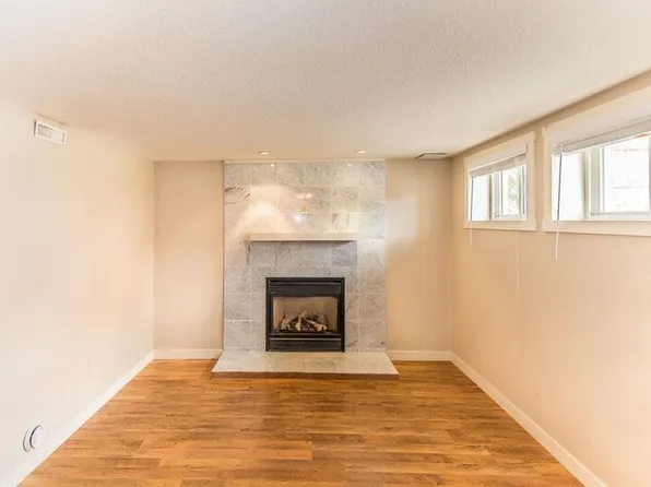 4904 19th Ave NW, Calgary, AB T3B 0S9
