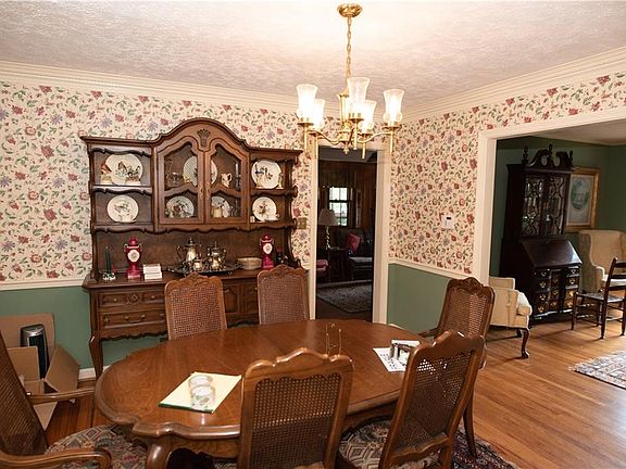 3rd image of 528 Hickory Dr
