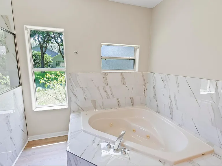 24 Lakecliff Dr — Photo 46