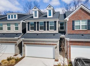 664 Peppermint Dr, Rochester Hills, MI 48307