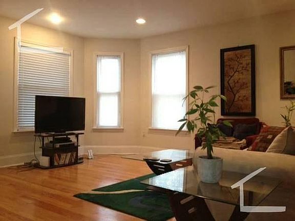 3rd image of 23 Aspinwall Ave APT 002