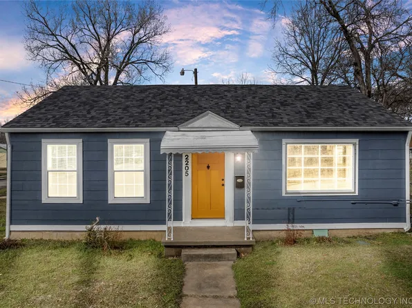 2205 E 5th Pl, Tulsa, OK 74104