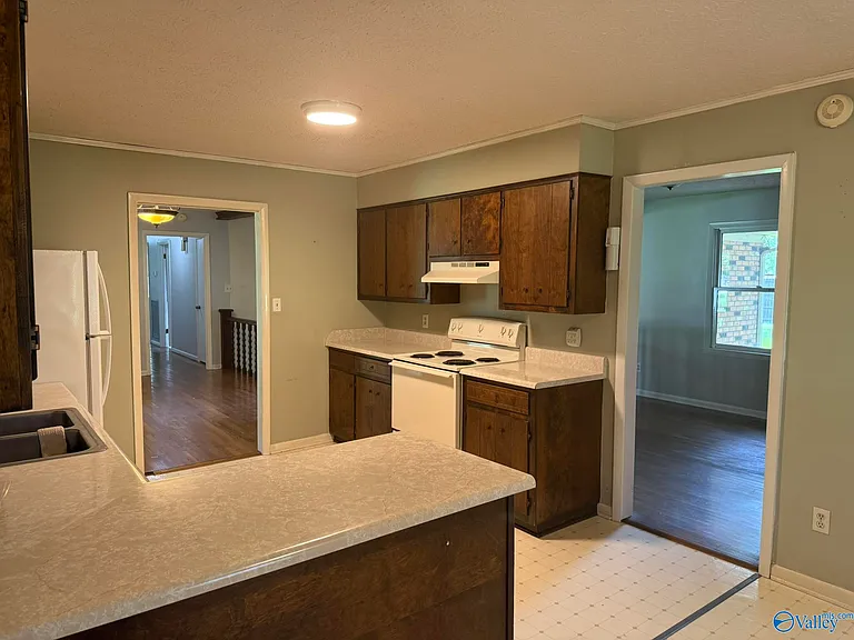 304 Poplar St — Photo 4