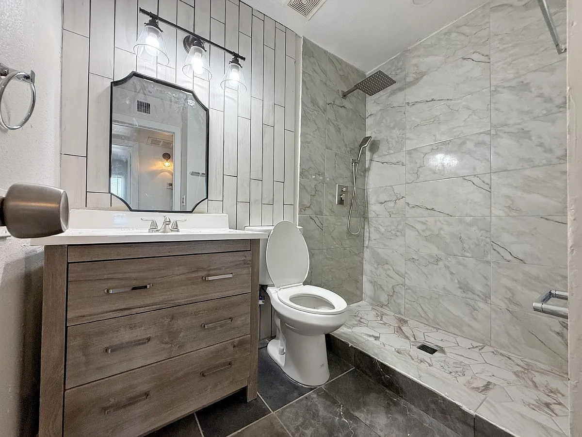5220 West Lynwood Street — Photo 3
