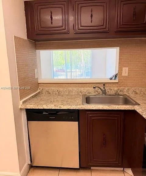 498 NW 165th Street Rd #D204 — Photo 3