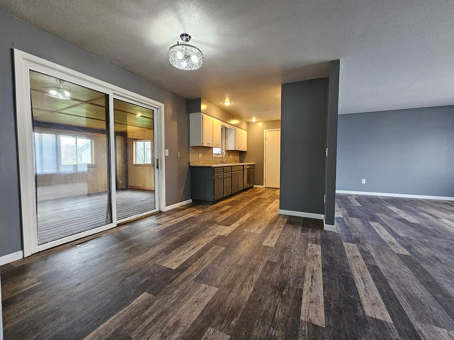 4 bed, 2.5 bath, 2100 sqft, $1,950 — Photo 4