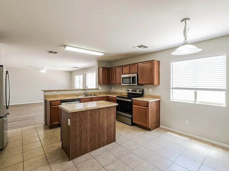 8633 W Cordes Rd — Photo 9