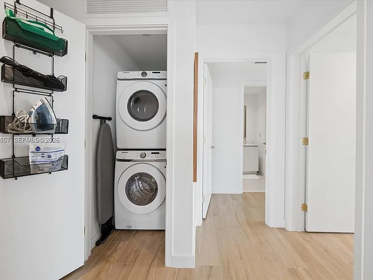2678 Tigertail Ave #501 — Photo 25