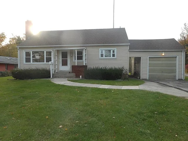 467 Forest Lawn Blvd photo 1