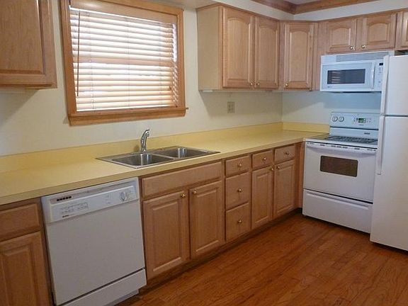 5th image of 211 Crescent Dr