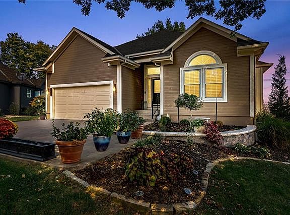 2nd image of 13727 Pembroke Cir
