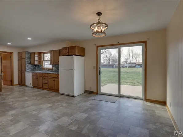 1106 W Main St, Kahoka, MO 63445