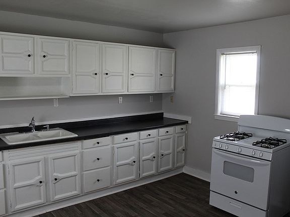 4th image of 103 S Main St #A