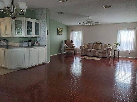 4th image of 6 Chatsworth Ln