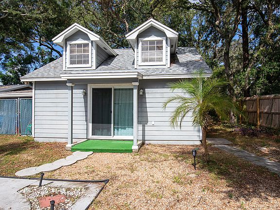 4th image of 109 W Hillcrest St #2
