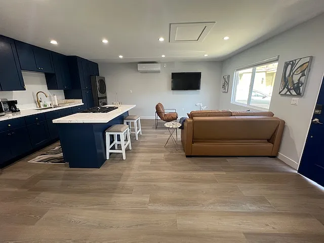 1 bed, 553 sqft, $2,900 — Photo 4