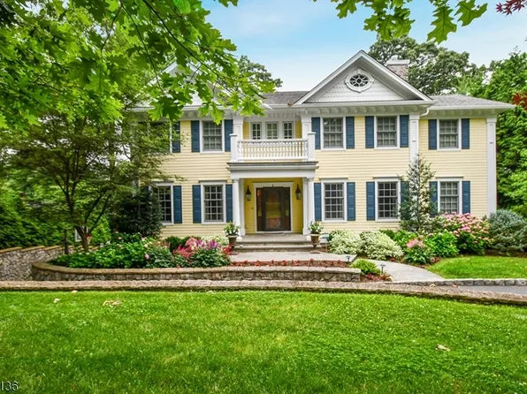 8 CANTERBURY LANE, Summit City, NJ 07901