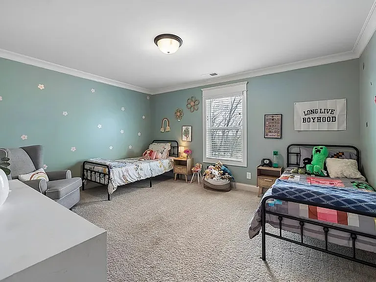 230 Amana Dr — Photo 17
