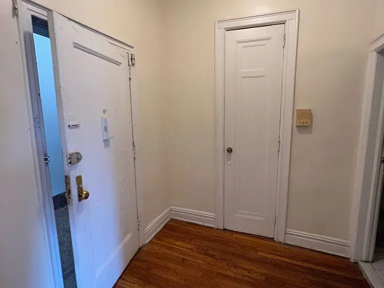 Sevilla Grande - Renovated Units at Journal Square Path — Photo 14
