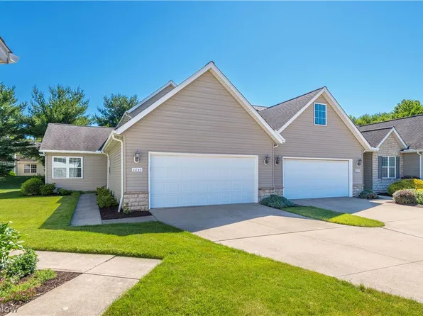 8845 Ashlyn Ct, Olmsted Falls, OH 44138