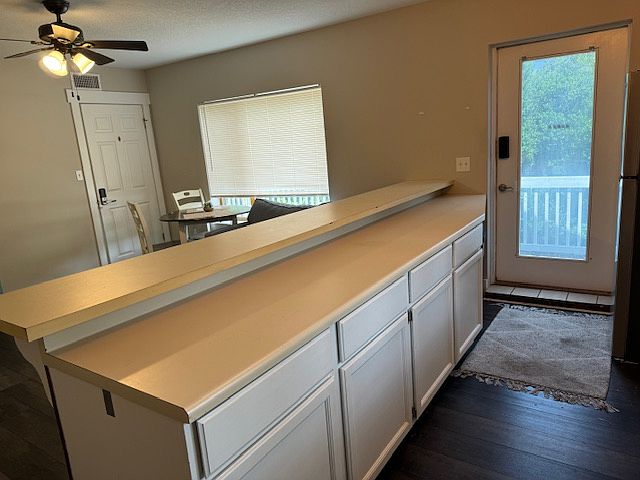 2nd image of 215 Hollywood Blvd NE #1