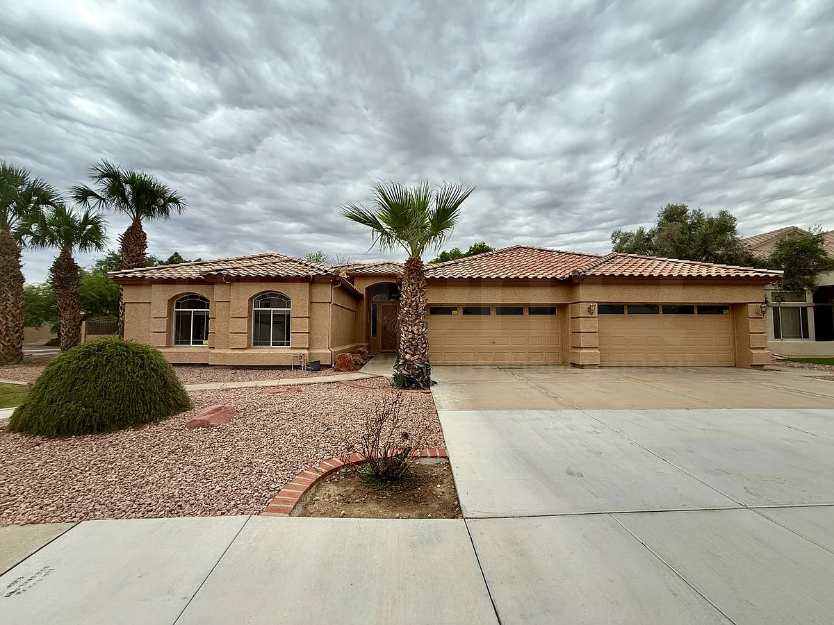 4 bed, 3.0 bath, 2959 sqft, $3,300 — Photo 1