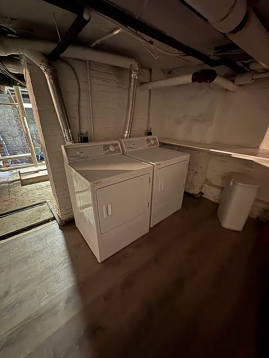 Studio, 999 sqft, $2,600 — Photo 1