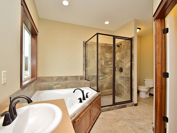 5th image of 16594 Wintergreen St NW