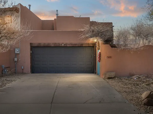700 Lakeview Cir SE, Rio Rancho, NM 87124
