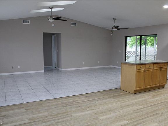 3rd image of 304 SE 2nd TER