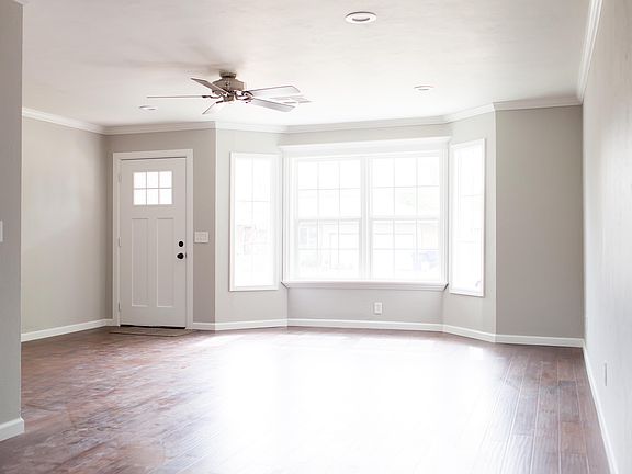 3rd image of 2217 Huntleigh Dr