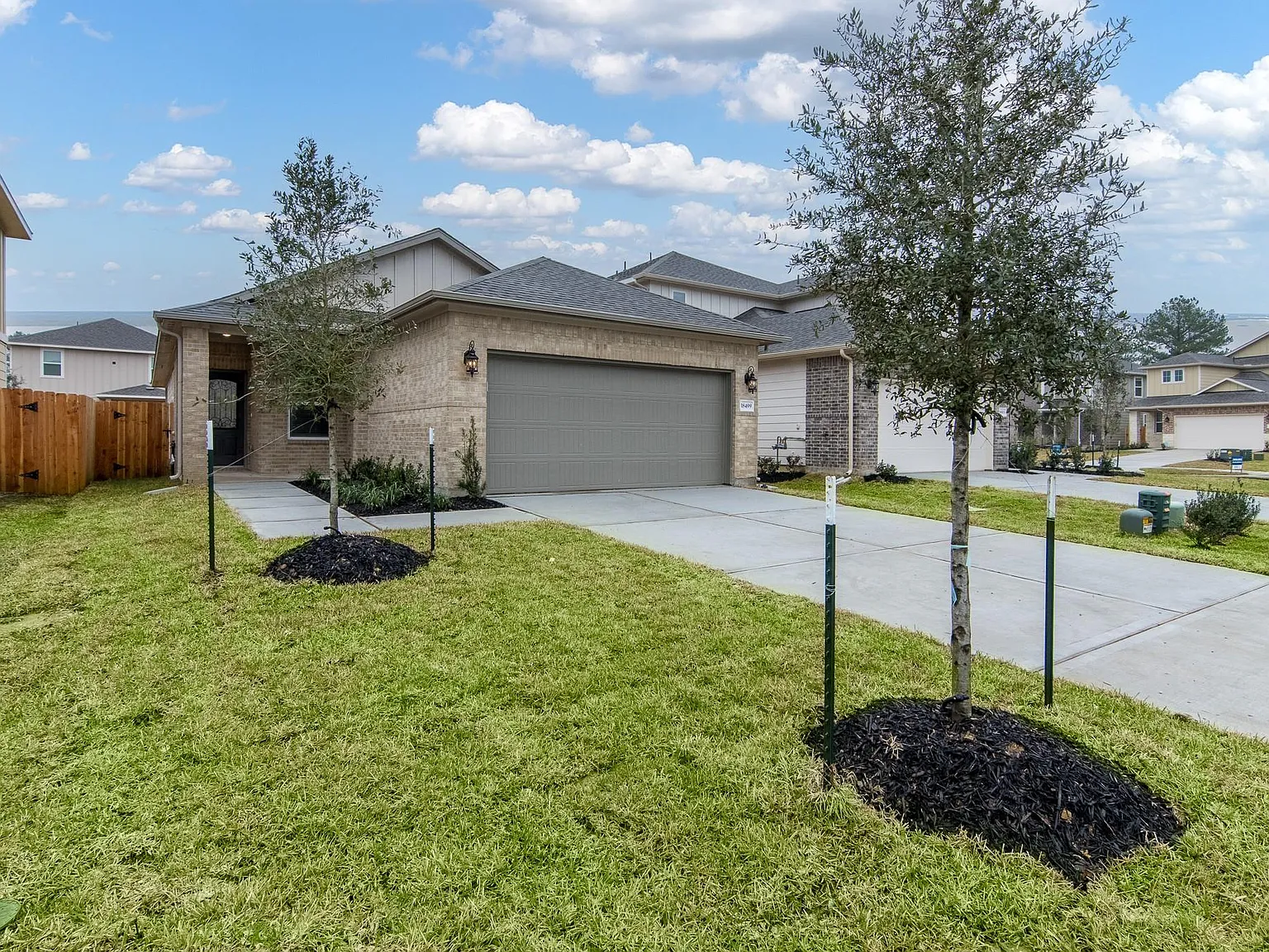 3 bed, 2.0 bath, 1414 sqft, $2,050 — Photo 2